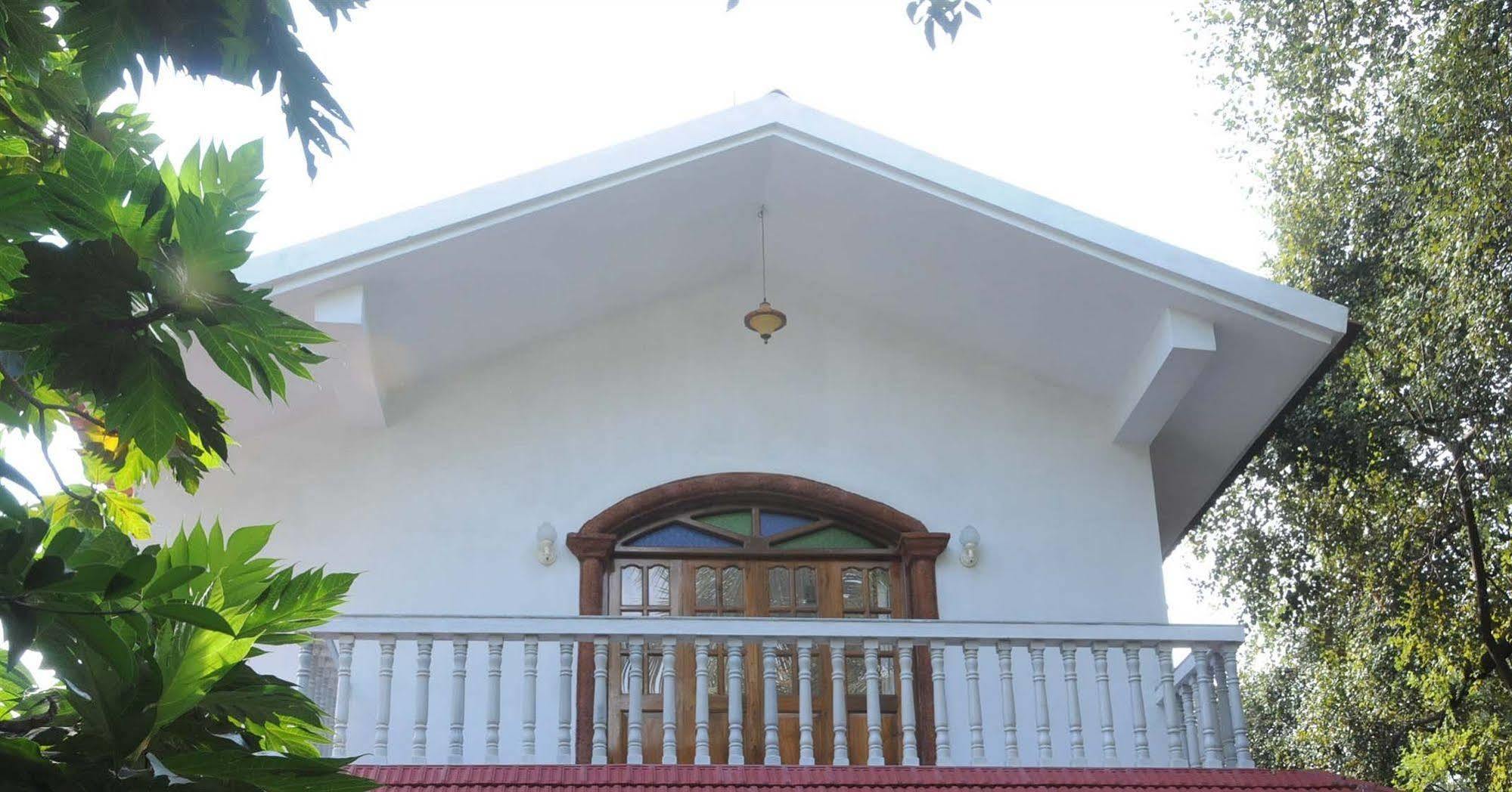 D'Souza'S Holiday Homes Candolim Bagian luar foto